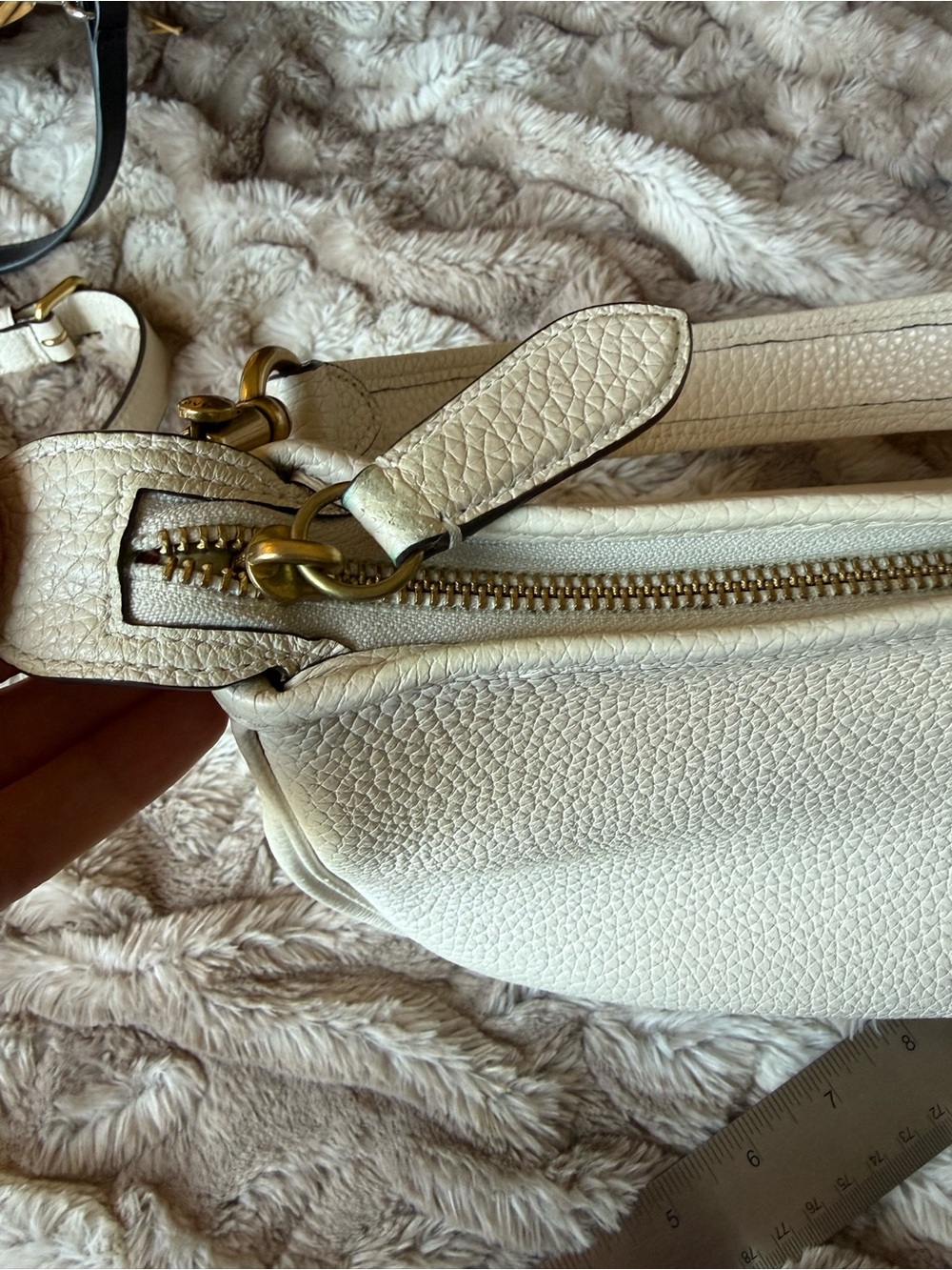 Coach Cream Pebbled Leather Shoulder Bag with Gold Hardware - Picture 2 of 7